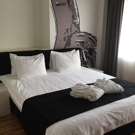 Sarroglia Hotel Bukarest Zimmer foto